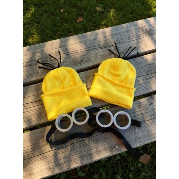 Set Of 2 Minion Costumes Yellow Knit Hats Gloves & Plastic Goggles For Adults - Picture 3 of 3